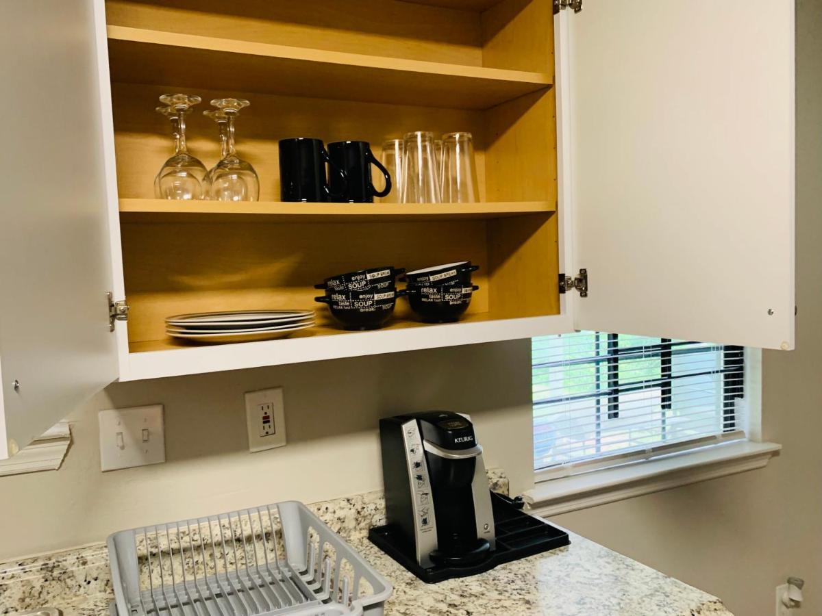 Cozy - Away From With Free Parking Guest house *